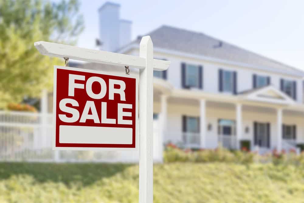 Charming house on the market, ready for new owners to call it home!
