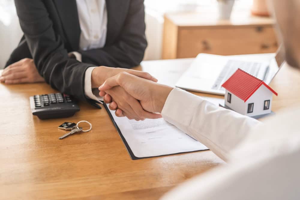 A successful handshake concludes a real estate agreement