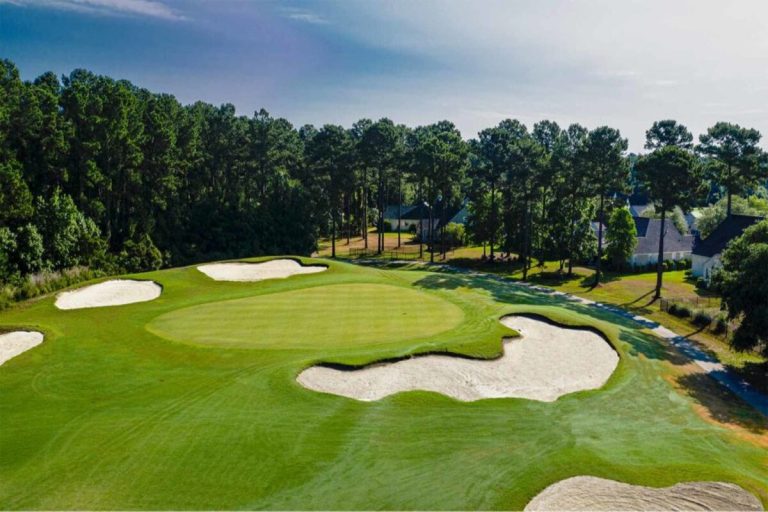 Pristine greens and serene fairways: a golfer's paradise awaits.